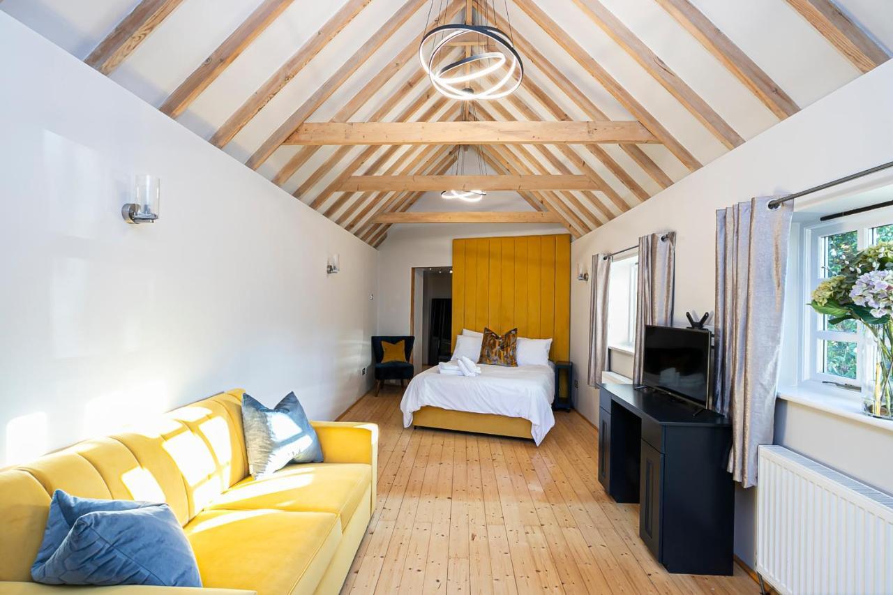 Pages Hotel And Guesthouse Harlow Eksteriør billede