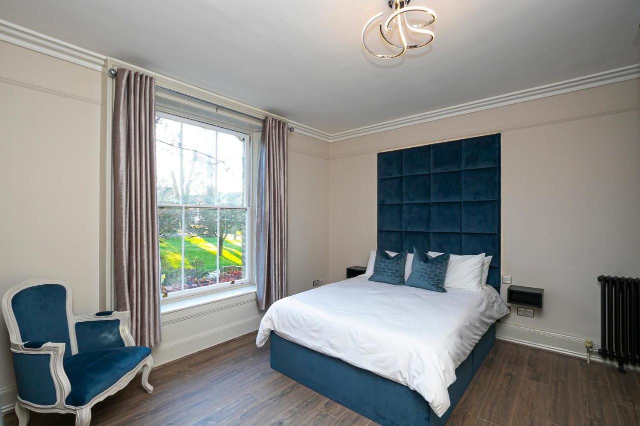 Pages Hotel And Guesthouse Harlow Eksteriør billede