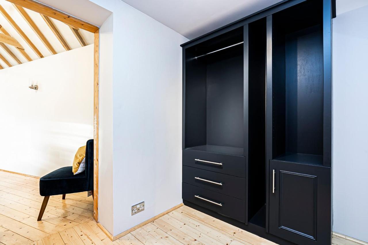 Pages Hotel And Guesthouse Harlow Eksteriør billede