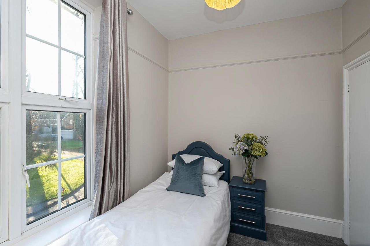 Pages Hotel And Guesthouse Harlow Eksteriør billede