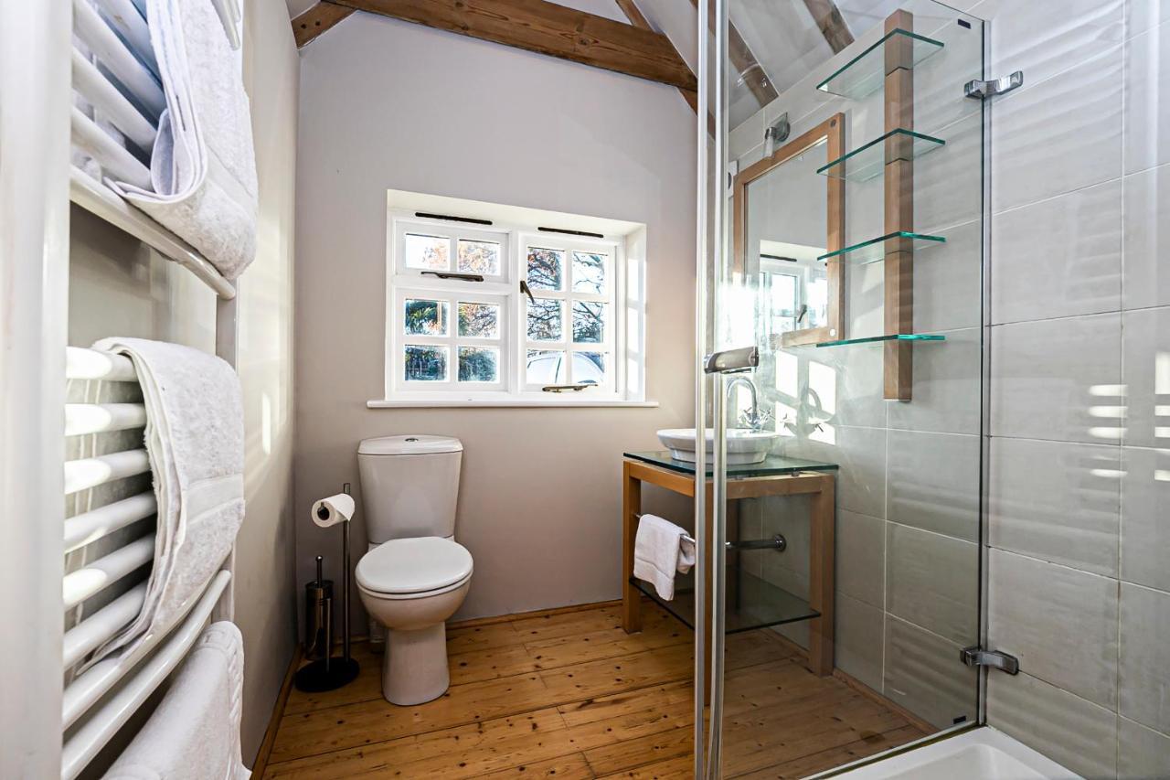 Pages Hotel And Guesthouse Harlow Eksteriør billede
